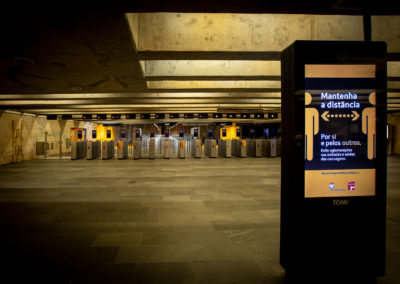 Campanha de distanciamento de segurança no átrio da estação
