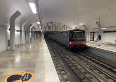 Vista das plataformas renovadas da estação Areeiro