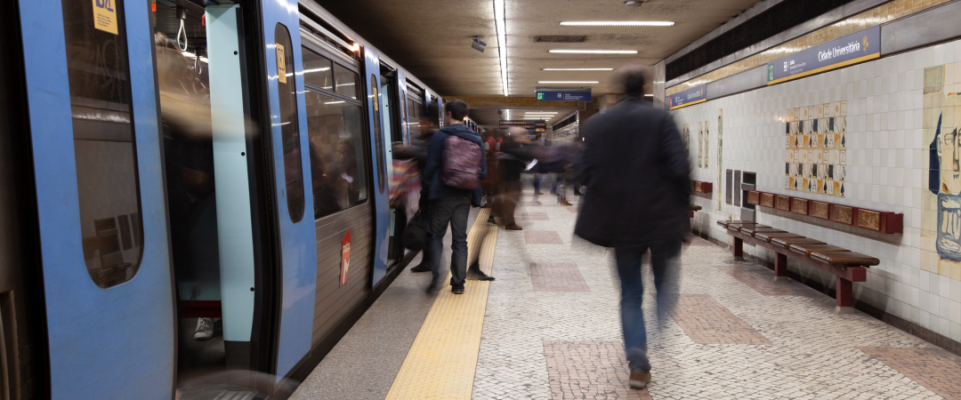 Fim de semana 1 a 3 de dezembro entre as 6h30 e as 13h estação Telheiras encerrada. A circulação de comboios só se efetua entre: Campo Grande e Cais do Sodré