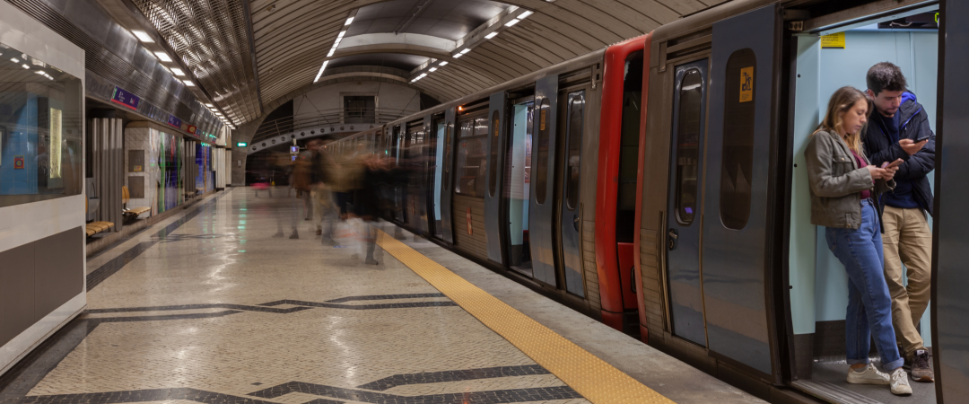 Vaga de frio. Metro abre estações para pessoas sem-abrigo