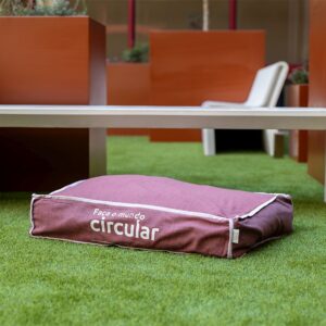 Cama Solidária Grande – Tons Vermelhos