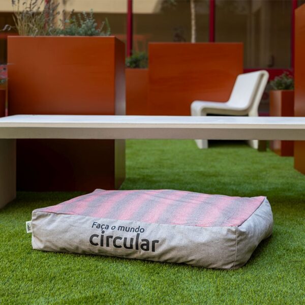 Cama Solidária Grande – Tons Vermelhos - Image 2
