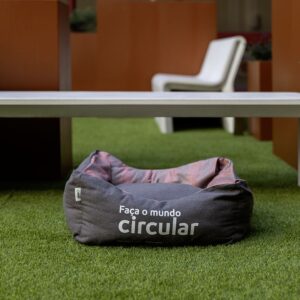 Cama Solidária Média – Tons Vermelhos