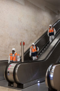 Fotografia de limpeza com produto Zoono na estação Telheiras