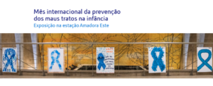 Exposição sobre os direitos de proteção das cirnaças na estação Amadora
